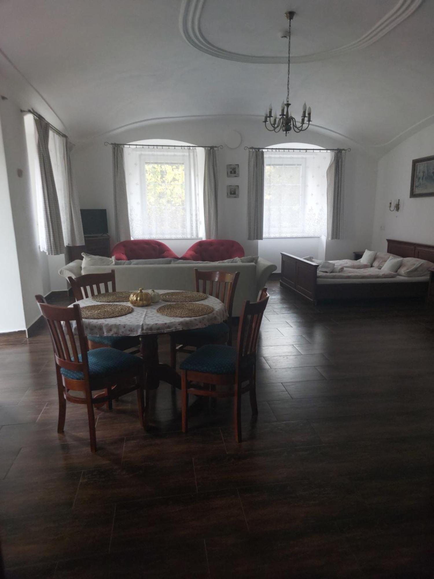 Dvur U Kaplicky Apartment